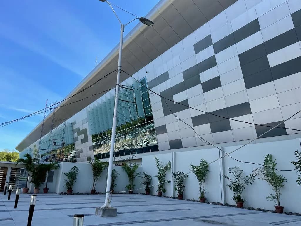 Aeropuerto Internacional de El Salvador — Infraestructura aeroportuaria, El Salvador